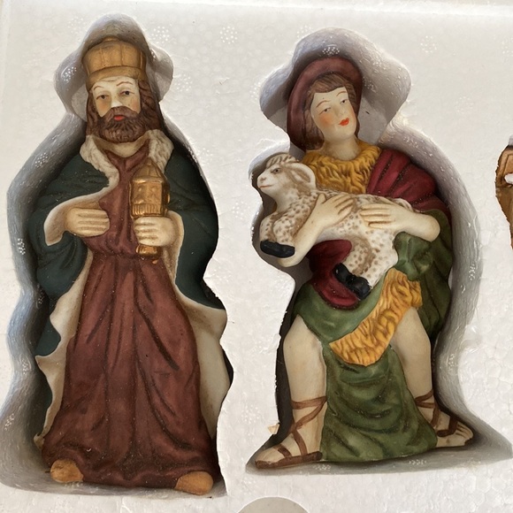DANSON VINTAGE NATIVITY SET (fine porcelain) - Picture 4 of 8